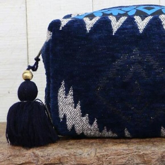 LOVESTITCH Blue embroidered Velveteen Origami Bohemian zippered Makeup Bag NWT - Picture 3 of 7
